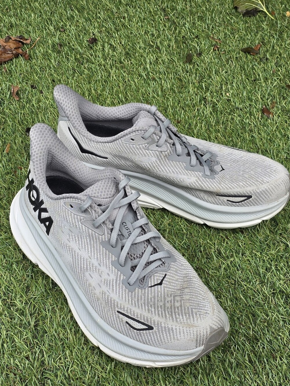 HOKA CLIFTON 9 - Mens Atheltic Shoes - SIZE 9.5D
